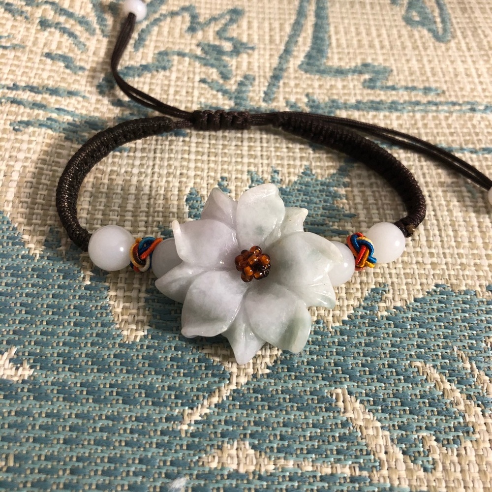 Jade flower Beacelet - Picture 3 of 5